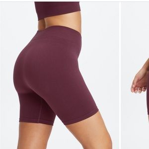 BRAND NEW Fabletics seamless ribbed bike shorts